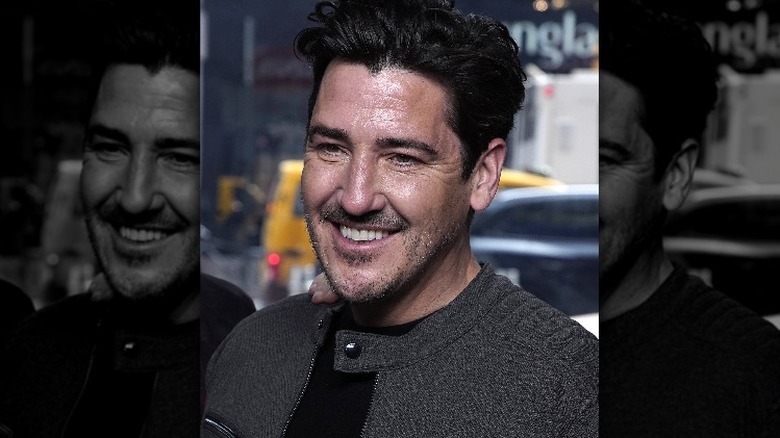 Jonathan Knight smiling