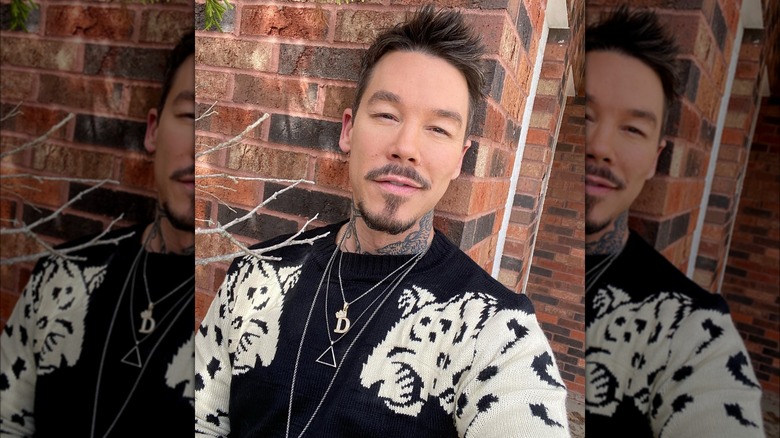 David Bromstad taking a selfie 