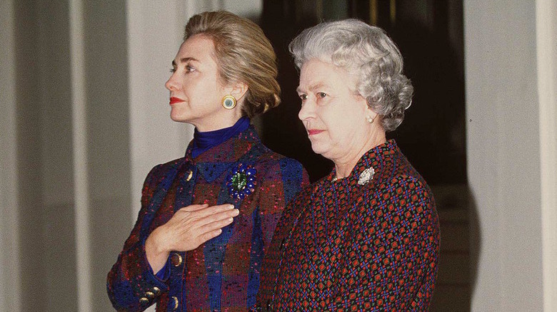 Hillary Clinton and Queen Elizabeth posing