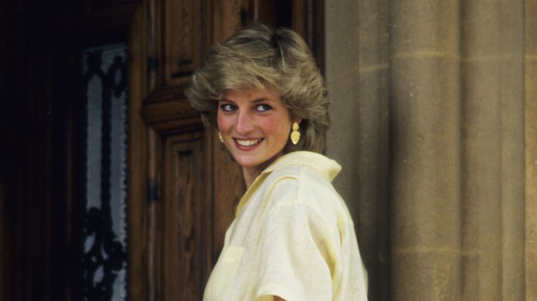 Diana Spencer smiling 