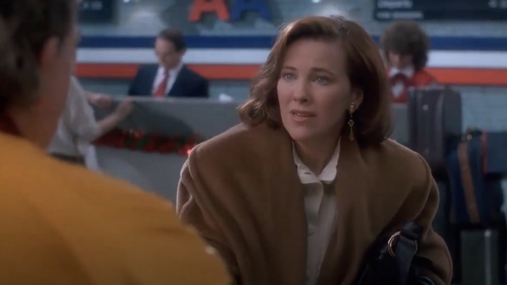 Kevin's mother at an airport in Home Alone