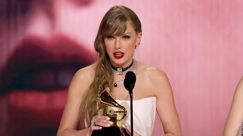 Taylor Swift holding a Grammy