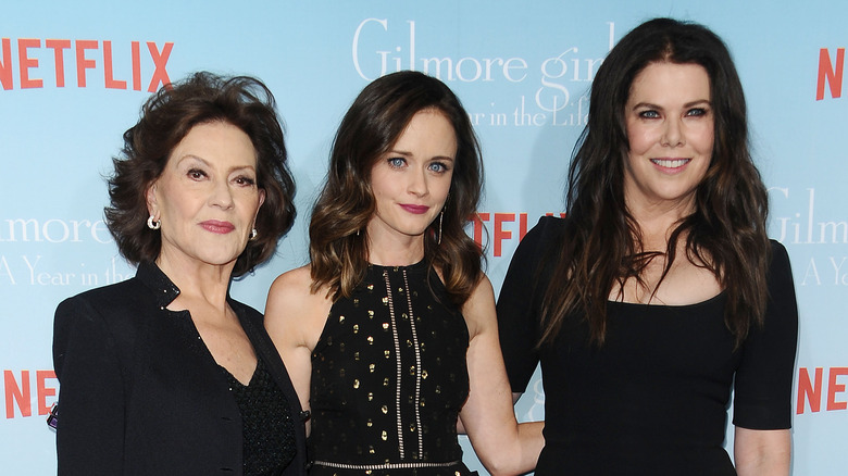 Lauren Graham, Alexis Bledel, and Kelly Bishop posing