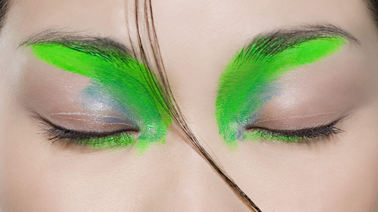 unique green eye makeup