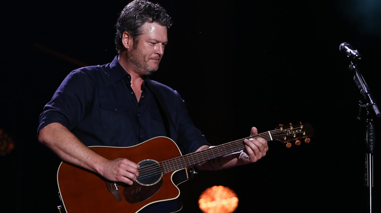 Blake Shelton performing 