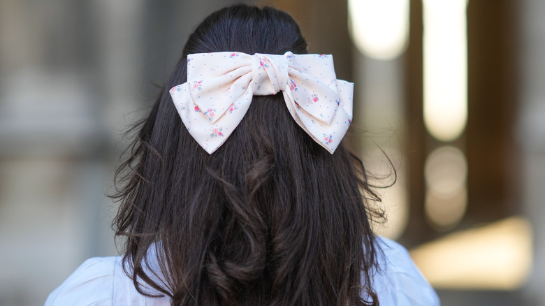 Woman wearing an oversized floral bow in her hair