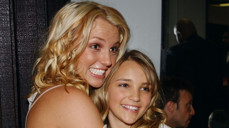 Britney Spears Jamie Lynn Spears smiling