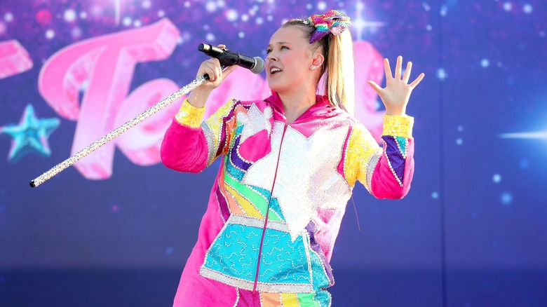 Jojo Siwa performing