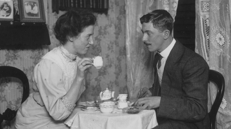 man and woman dating in 1900s