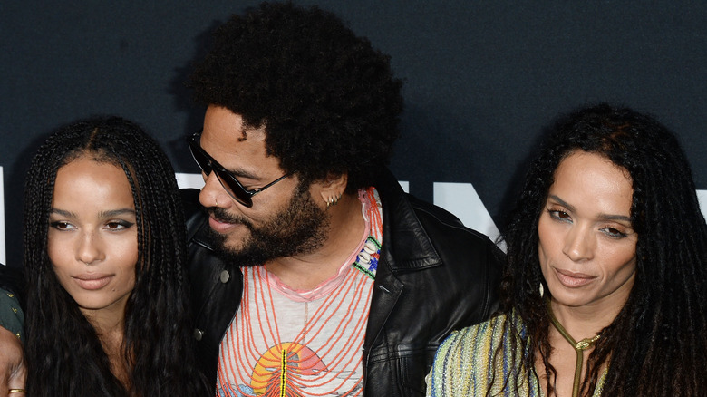 Zoë Kravitz, Lenny Kravitz, and Lisa Bonet posing