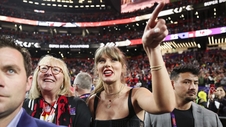 Donna Kelce and Taylor Swift smiling