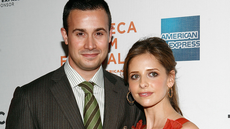 Freddie Prinze Jr. and Sarah Michelle Gellar at event