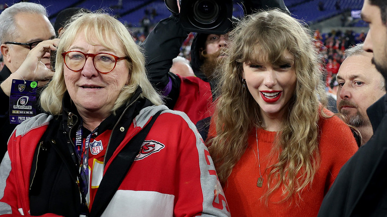 Donna Kelce standing next to Taylor Swift