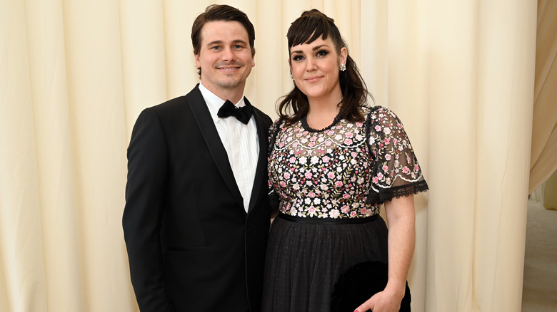 Jason Ritter and Melanie Lynskey smiling