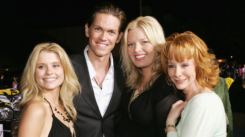 Reba cast members posing