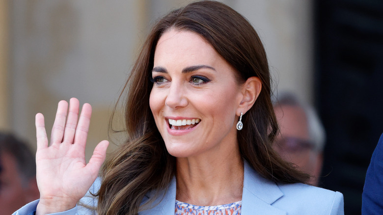 Kate Middleton waving and smiling