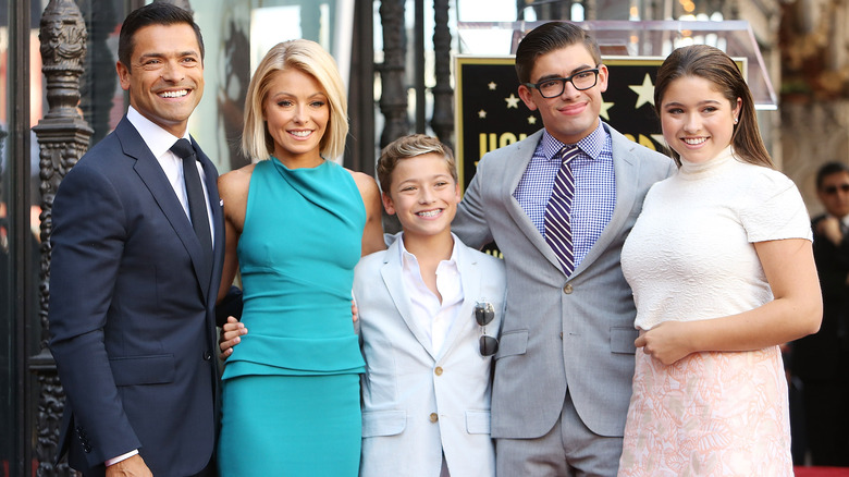  Mark Consuelos and Kelly Ripa with their children Joaquin Michael, and Lola