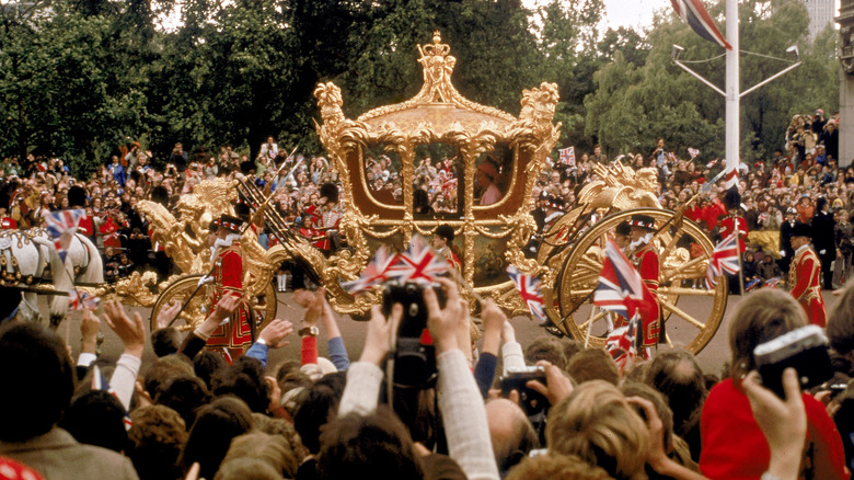 Queen Elizabeth surrounded by crowds 