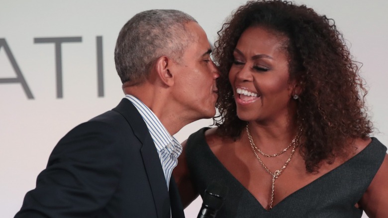 Barack Obama kissing Michelle Obama on cheek