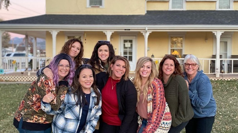 Meri posed with group in front of bed and breakfast