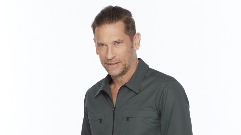 Roger Howarth posing