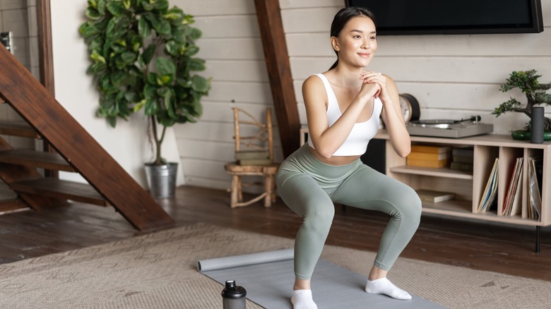 girl doing squats