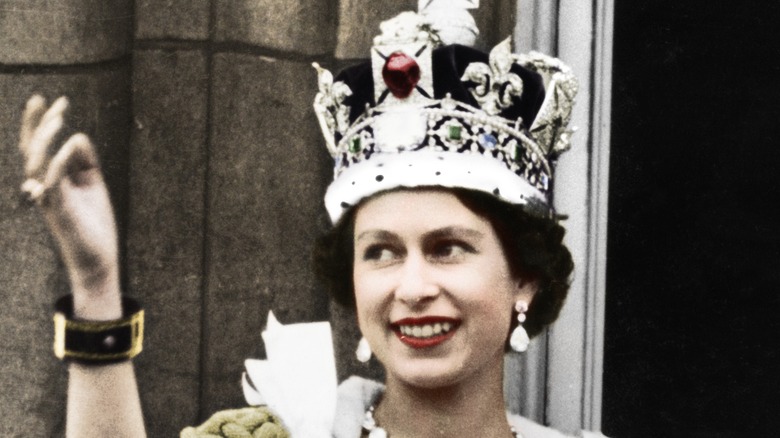 Queen Elizabeth waving