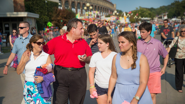 Chris Christie with wife and kids crowded street