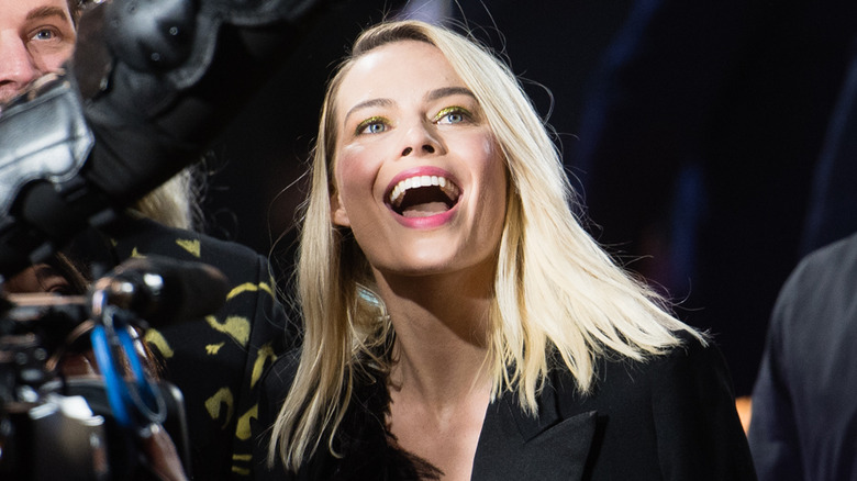 Margot Robbie laughing at the "Birds of Prey" mirror 