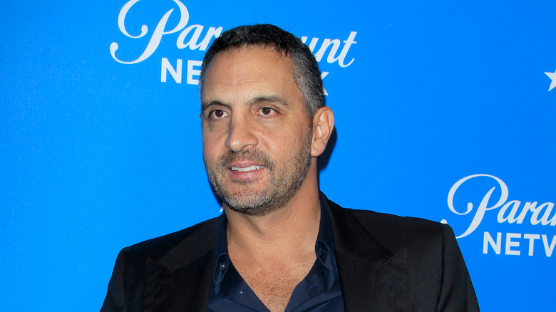 Mauricio Umansky poses on the red carpet