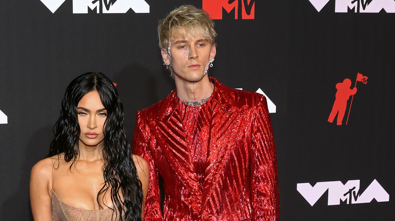 machine gun kelly and megan fox posing