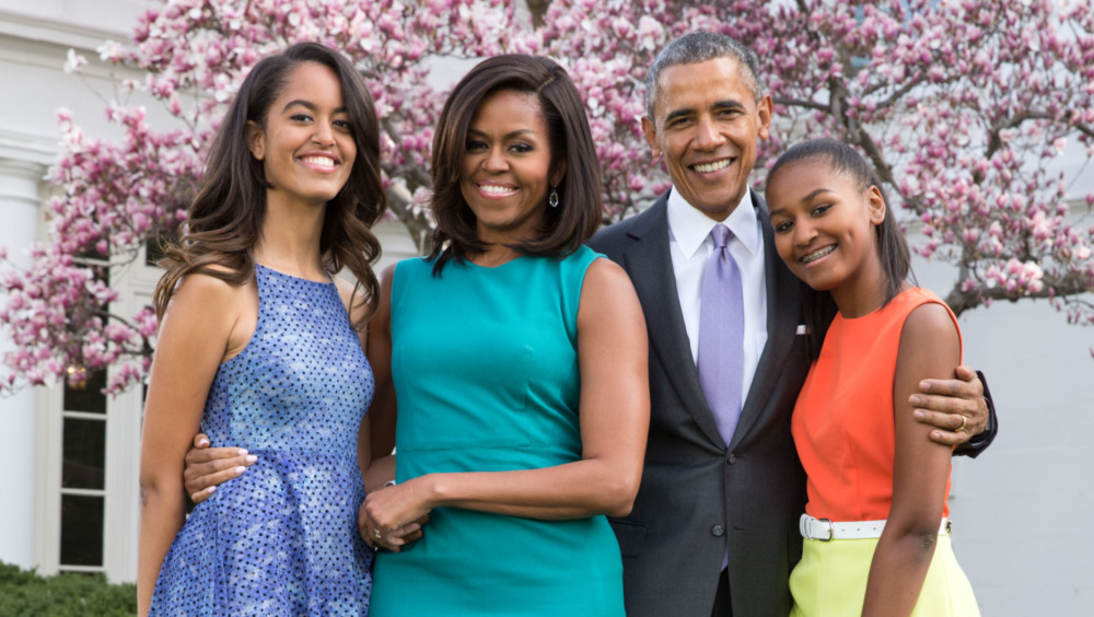 The Obamas family portrait outside
