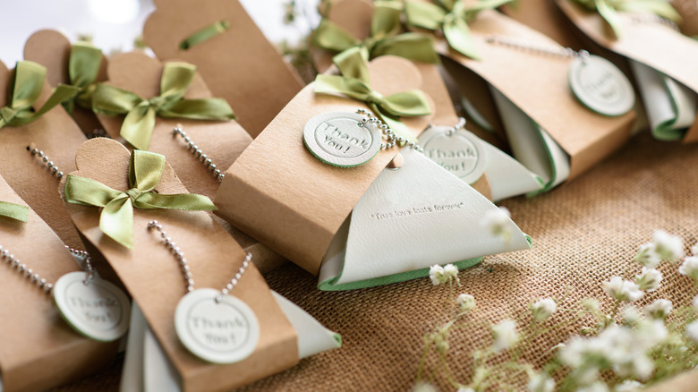 How Much Do Wedding Favors Really Cost?