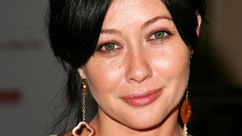 Shannen Doherty posing