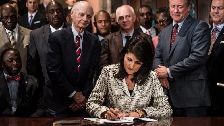 Nikki Haley signing bill to remove Confederate flag