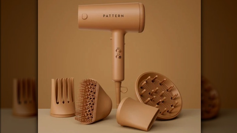 Pattern blowdryer with attachments