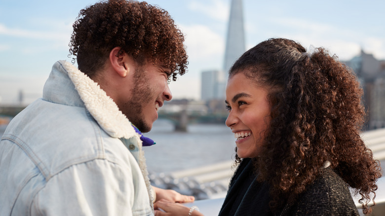 people flirting in London