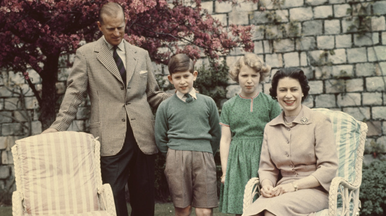 Young Charles and Anne posing with Queen Elizabeth 