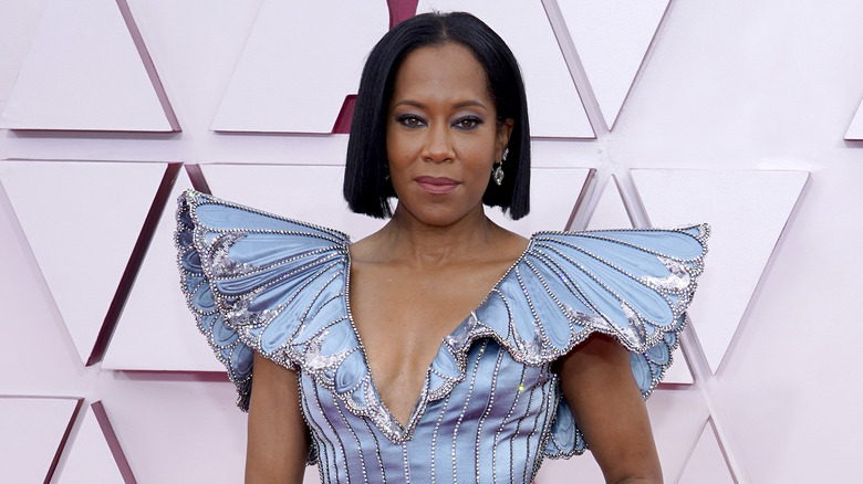 Regina King posing at the Oscars