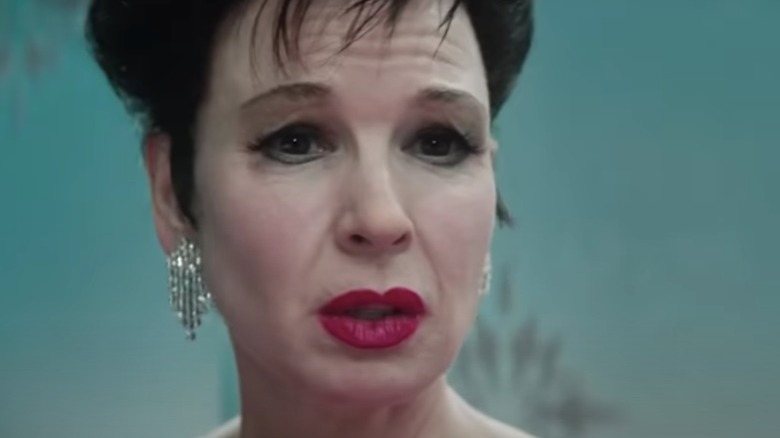 Renée Zellweger as Judy Garland concerned Close-up