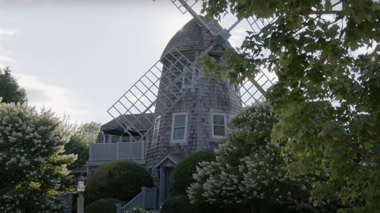 exterior of Downey's hamptons house 