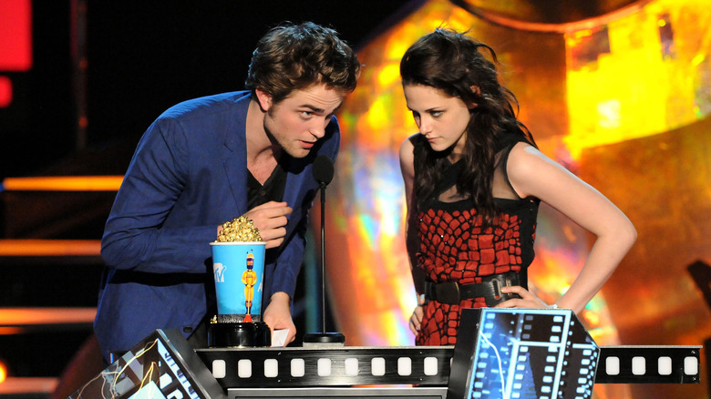 Robert Pattinson and Kristen Stewart on stage