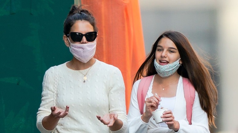 Katie Holmes walking with Suri Cruise 