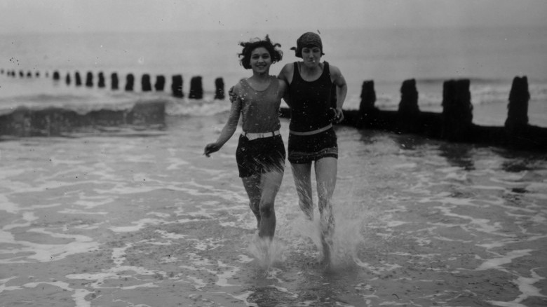 swimsuit styles 1920s