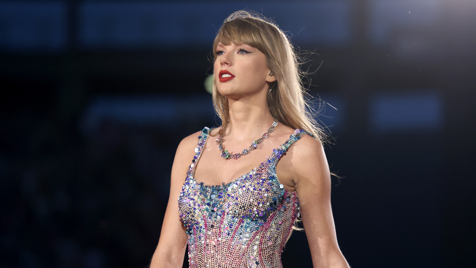 How Taylor Swifts Makeup Reportedly Survives Her Rain Soaked Concerts 9831