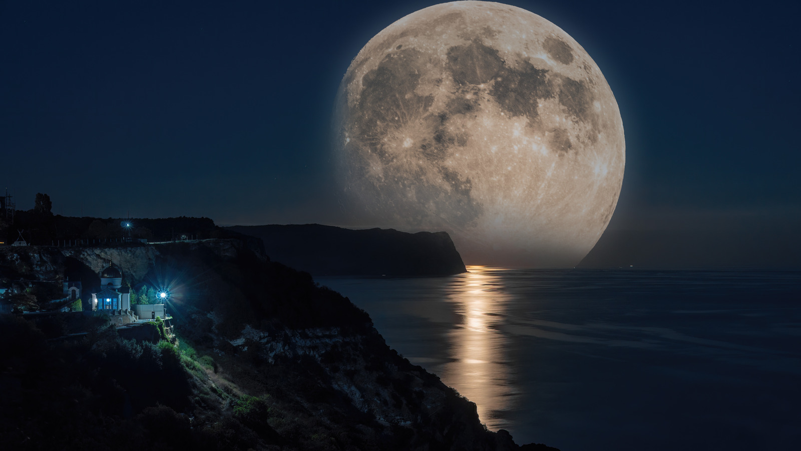 How The July 13 Full Moon Will Affect You If You're A Cancer