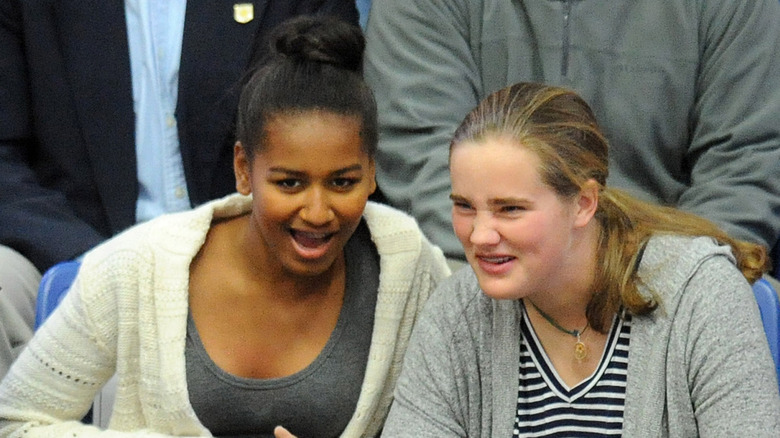 Maisy Biden, Sasha Obama, basketball