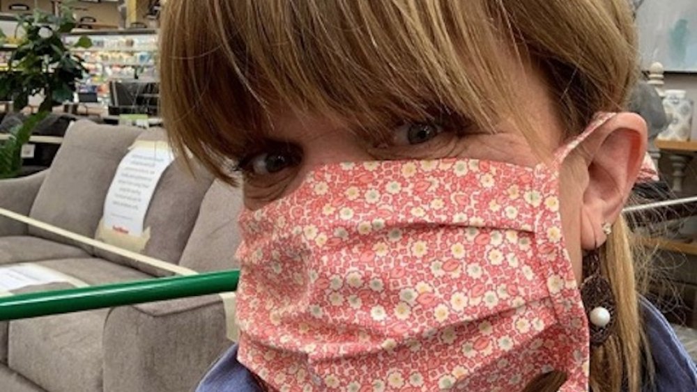 Amy Roloff from Little People, Big World, wearing a mask