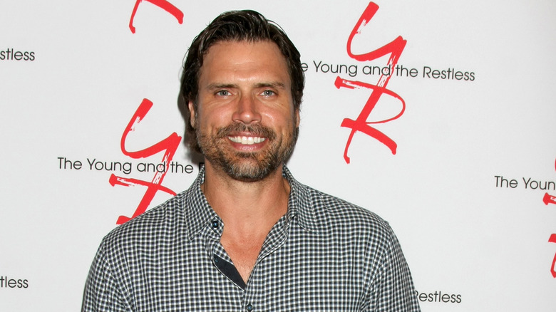 Joshua Morrow and Courtney Hope performing