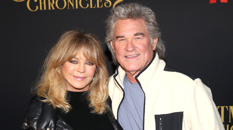 Kurt Russell arm around Goldie Hawn